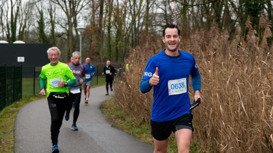 volwassenen lopers bij de 10km , klik voor een vergroting